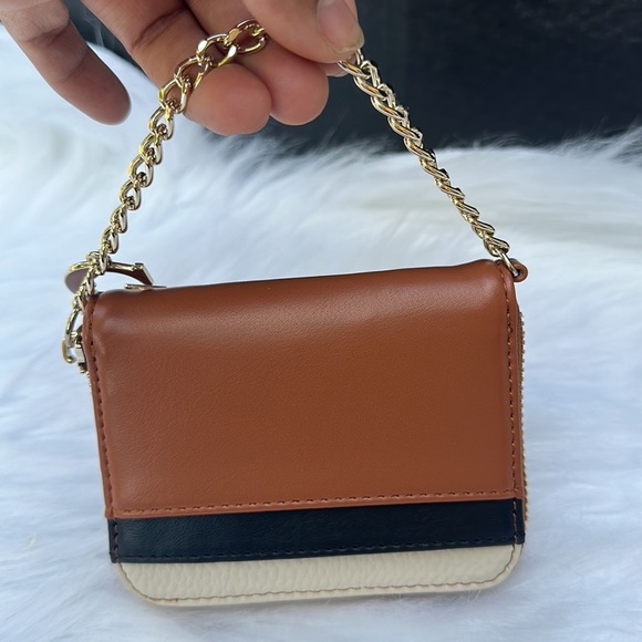 New GUESS Women’s Wallet In BROWN - Picture 4 of 9